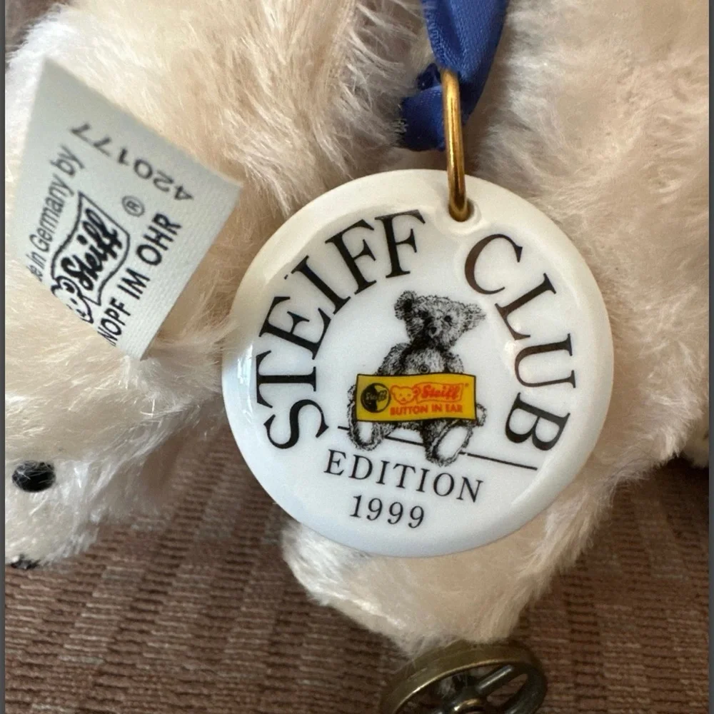 Steiff Polar Bear on Wheels EAN 420177